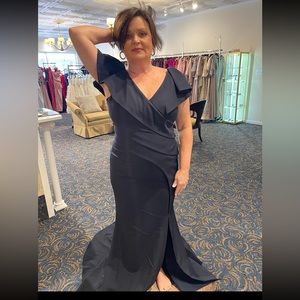 Mother of the bride gown. Elegant. Worn once Fit sz 10-12 hemmed for 5’3”
